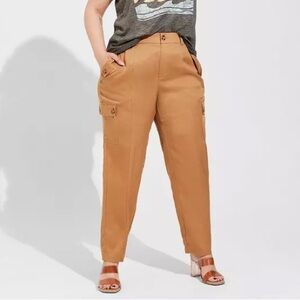 18R TORRID | Relaxed Taper Studio Linen High Rise Cargo Pants Business Casual